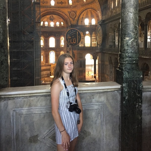 Meet your Posher, Amy - Picture 2 of 2